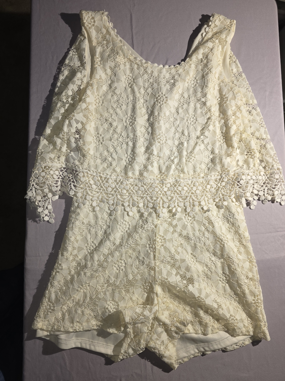Charlotte Russe Sleeveless Ivory Lace Romper, Zip-up, 3" Inseam, Lined